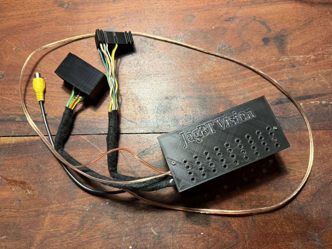 The JagBT Vision module with its looms and camera connector